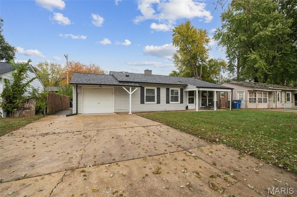 Photo of 20 Jamestown Drive, St Peters, MO 63376 (MLS # 25072868)