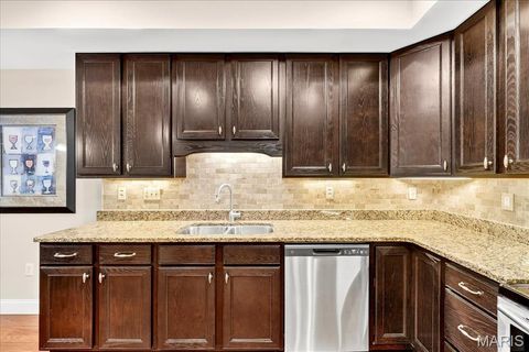 Tiny photo for 842 N New Ballas Court #302, Creve Coeur, MO 63141 (MLS # 25057730)
