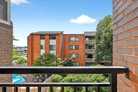 Tiny photo for 842 N New Ballas Court #302, Creve Coeur, MO 63141 (MLS # 25057730)