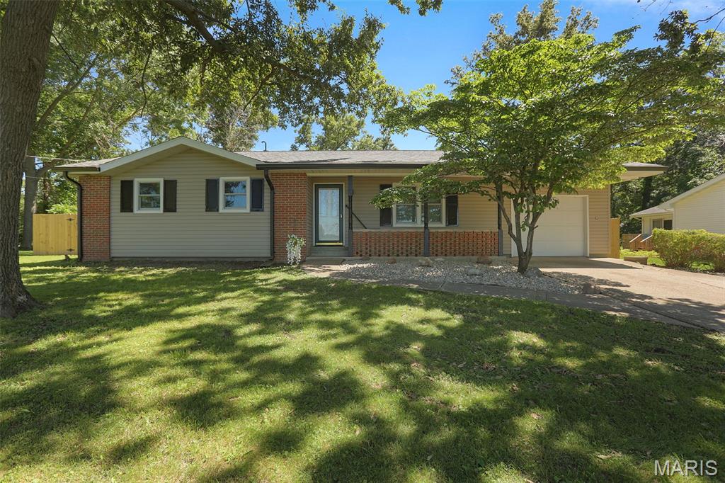 Photo 1 of 25 — 1217 E Nicholas Street, Carlinville, IL 62626
