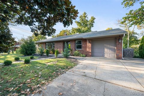 Photo of 65 Ridge Line Drive, Warson Woods, MO 63122 (MLS # 25069114)