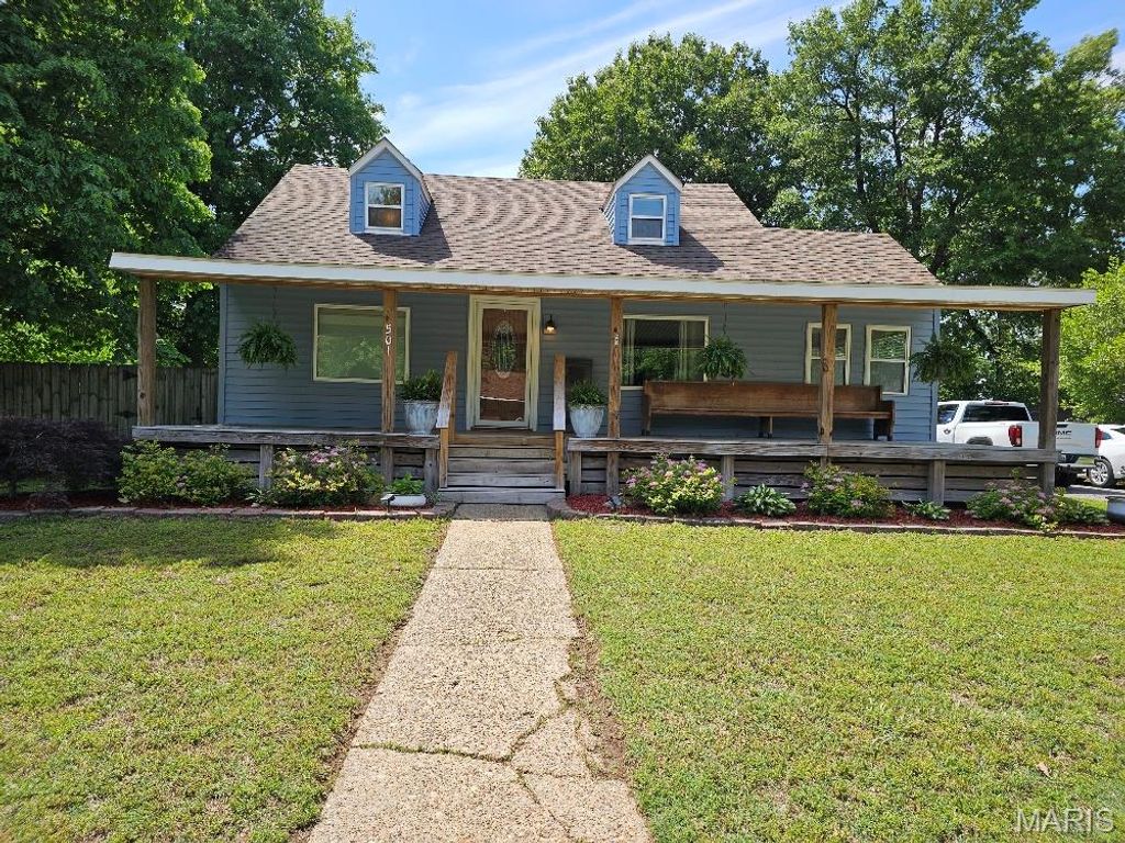 Photo of 501 Washington Street, Malden, MO 63863 (MLS # 26026408)