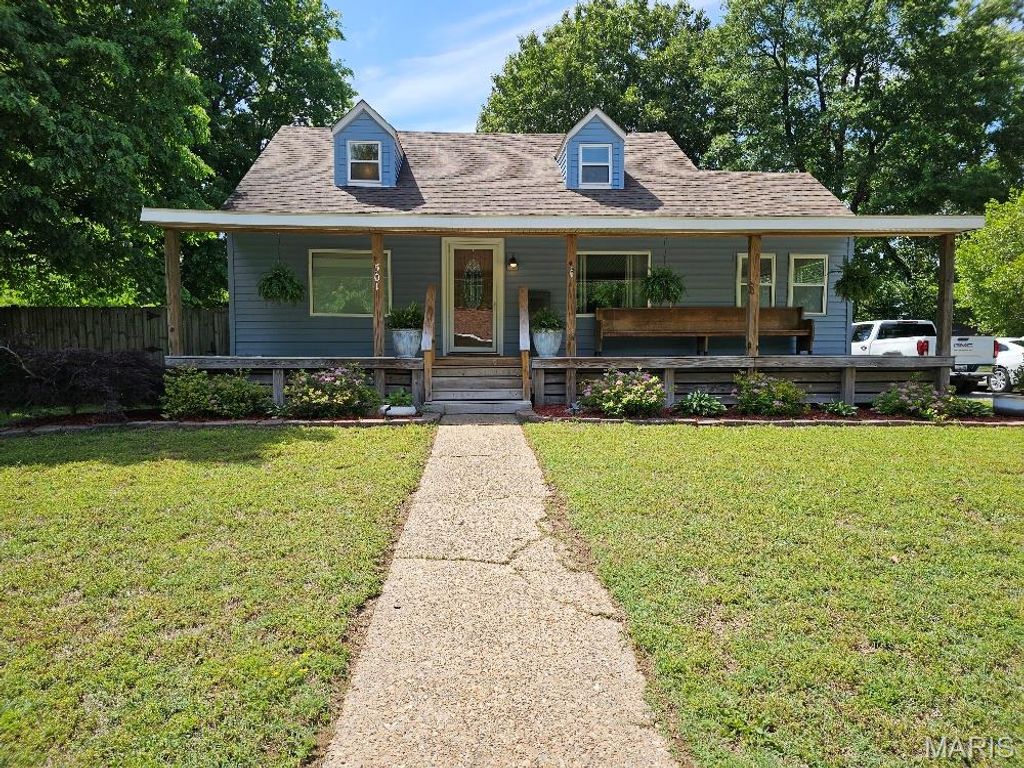 Photo of 501 Washington Street, Malden, MO 63863 (MLS # 26026408)