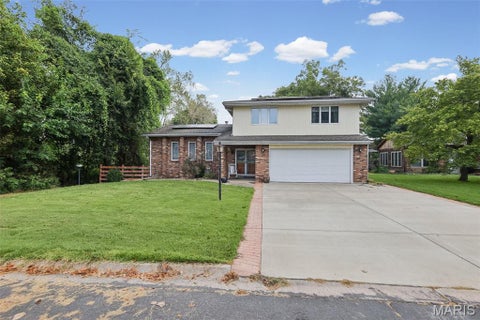 Photo of 86 Eastmoor Drive, Wood River, IL 62095 (MLS # 26050985)