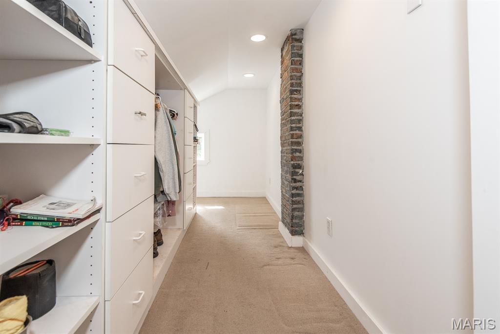 St Louis, Missouri 63108, United States, 3 Bedrooms Bedrooms, ,3 BathroomsBathrooms,Residential,Active,139934