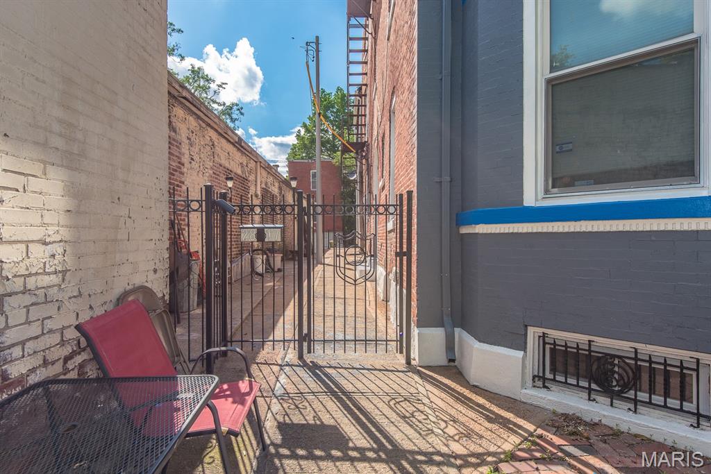 St Louis, Missouri 63108, United States, 3 Bedrooms Bedrooms, ,3 BathroomsBathrooms,Residential,Active,139934