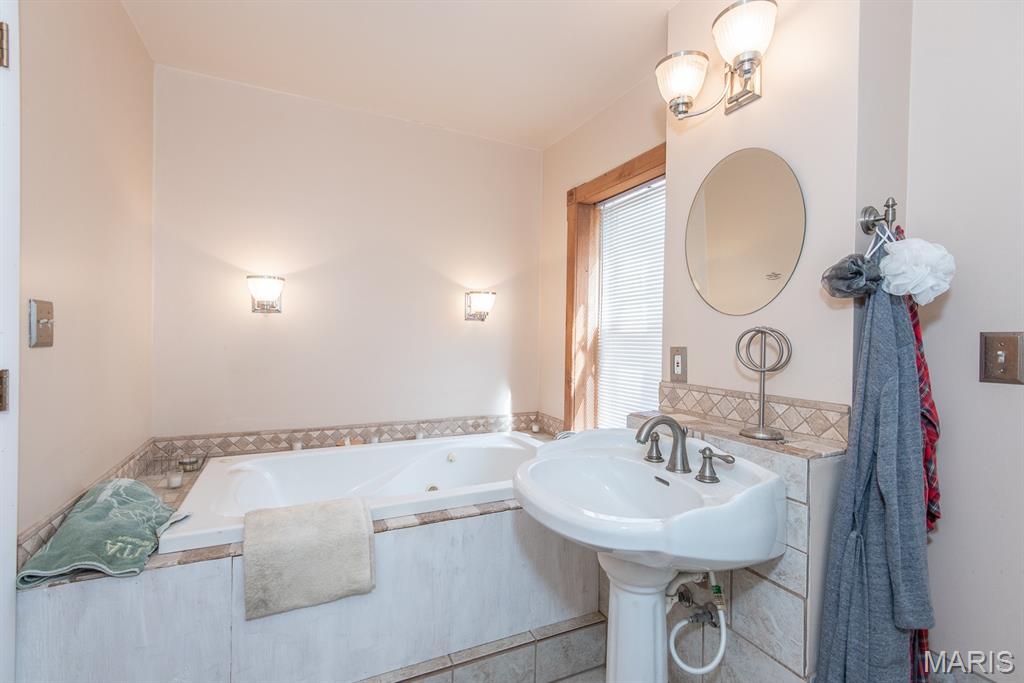 St Louis, Missouri 63108, United States, 3 Bedrooms Bedrooms, ,3 BathroomsBathrooms,Residential,Active,139934