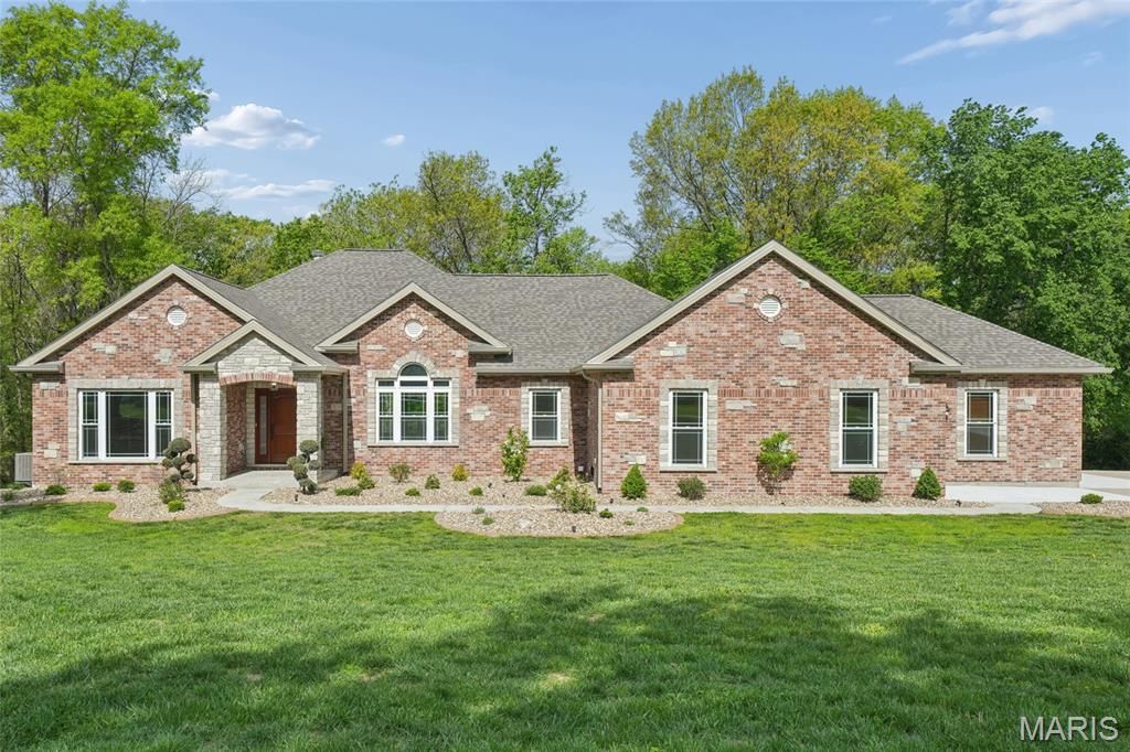 Photo of 31 Brinnington Drive, St Peters, MO 63376 (MLS # 26018086)
