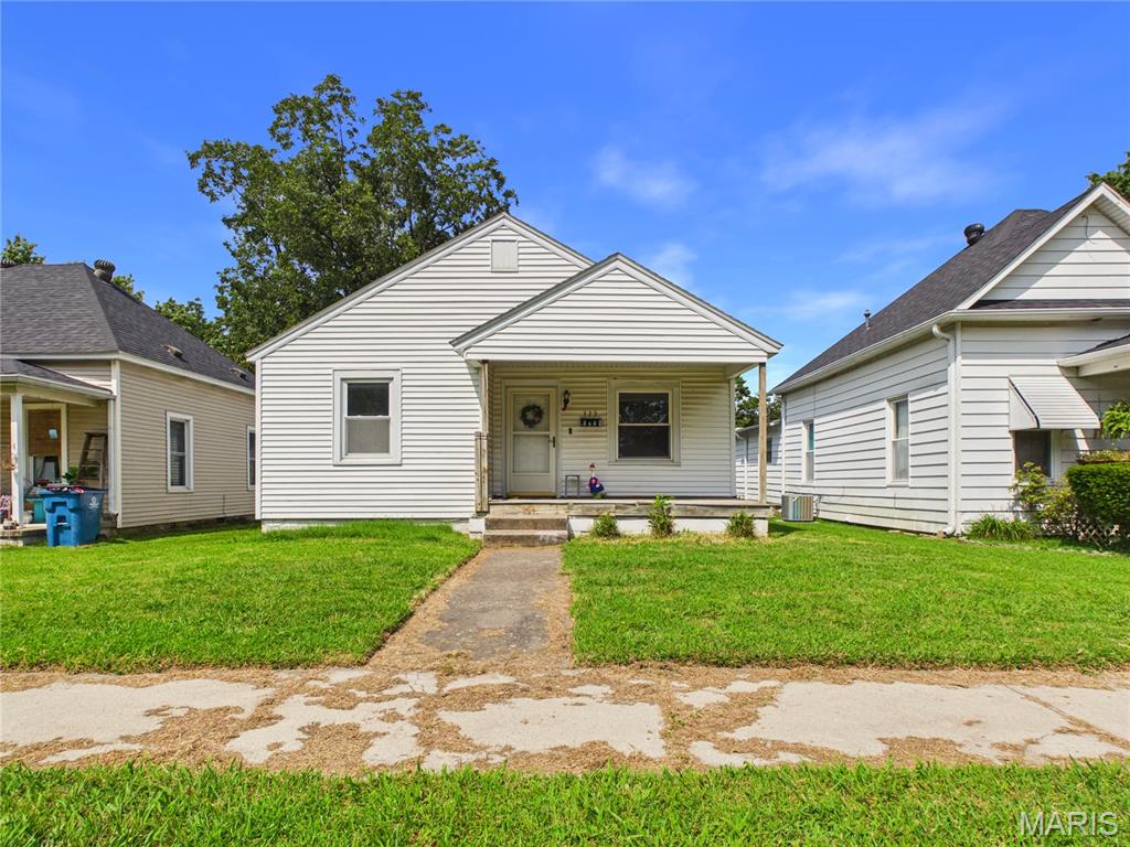 Photo of 329 West Parker Ave Ave, Chaffee, MO 63740 (MLS # 26048735)