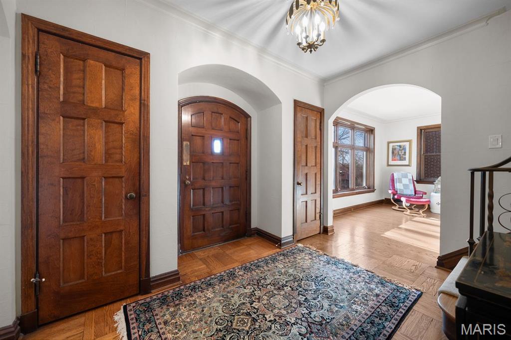 585 Stratford Avenue