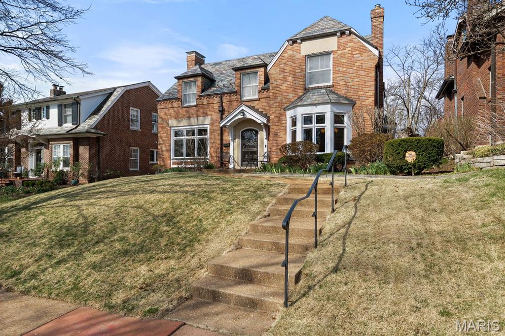 585 Stratford Avenue