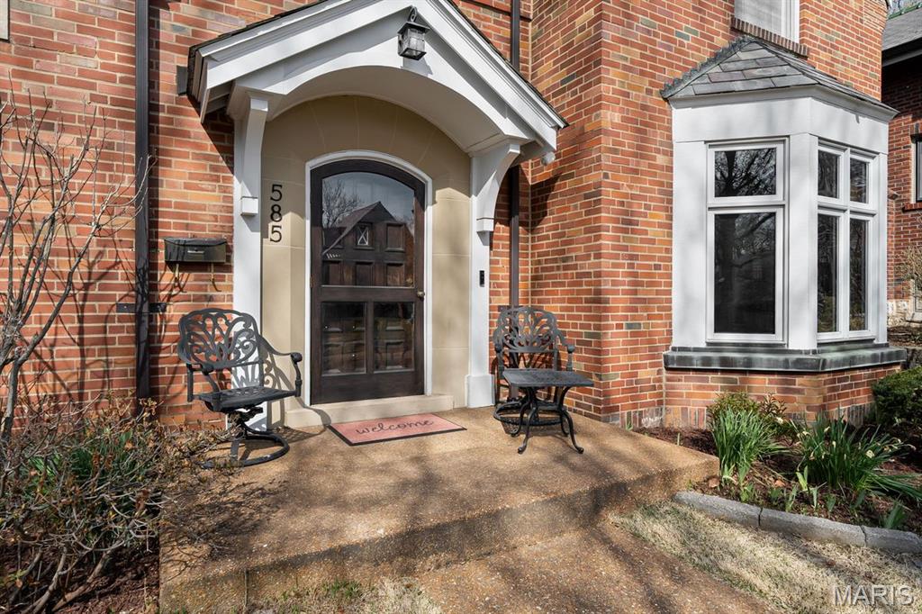 585 Stratford Avenue