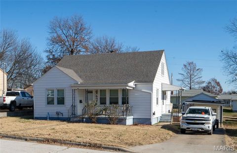Photo of 608 Kiefer Street, Ste Genevieve, MO 63670 (MLS # 25080006)