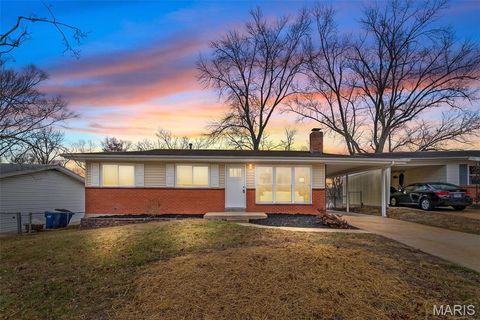 12 Lennox Terrace Maryland Heights MO 63043