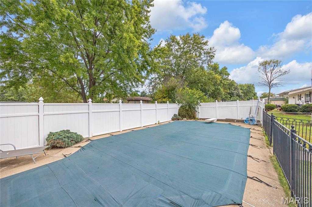 Wentzville, Missouri 63385, United States, 3 Bedrooms Bedrooms, ,3 BathroomsBathrooms,Residential,Pending,202185