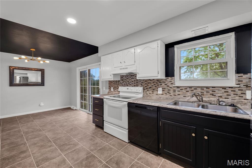 Wentzville, Missouri 63385, United States, 3 Bedrooms Bedrooms, ,3 BathroomsBathrooms,Residential,Pending,202185