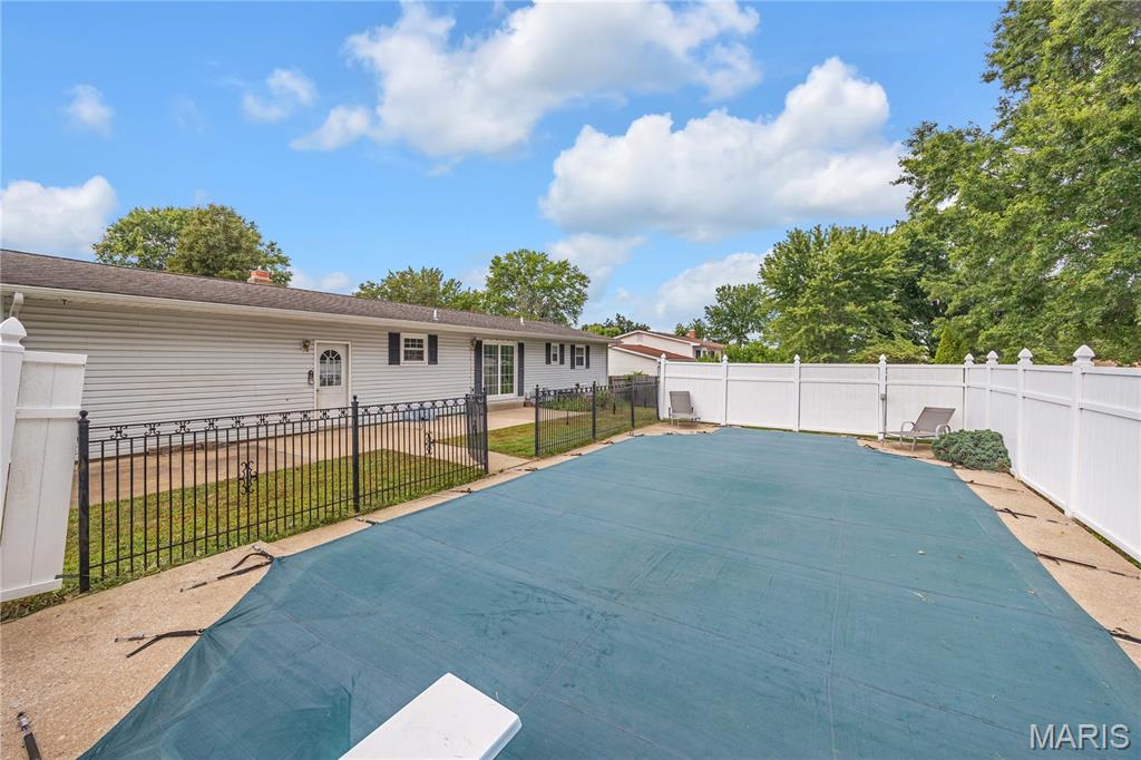 Wentzville, Missouri 63385, United States, 3 Bedrooms Bedrooms, ,3 BathroomsBathrooms,Residential,Pending,202185