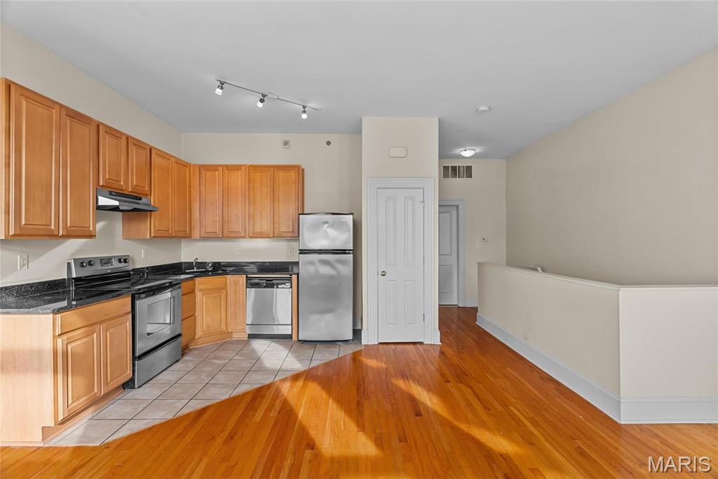 4343 Manchester