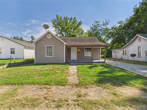 Photo of 912 Nickey Street, Poplar Bluff, MO 63901 (MLS # 26060988)