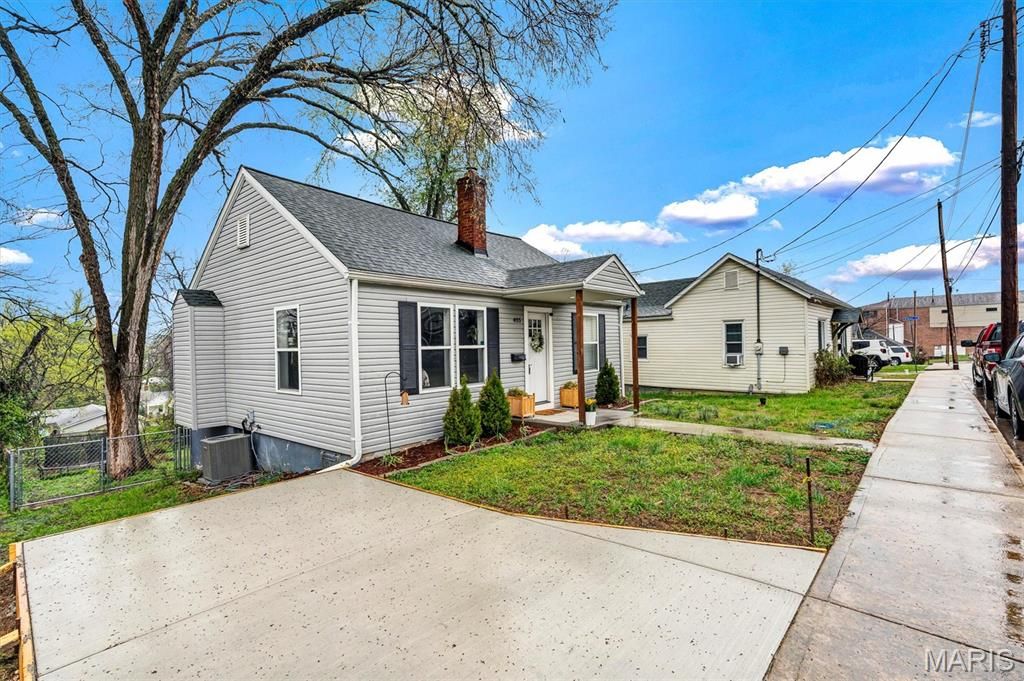 Photo of 405 S 5th Street, Festus, MO 63028 (MLS # 26019171)