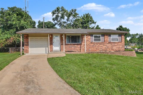 Photo of 11247 Fawnhaven Drive, St Louis, MO 63126 (MLS # 26051056)