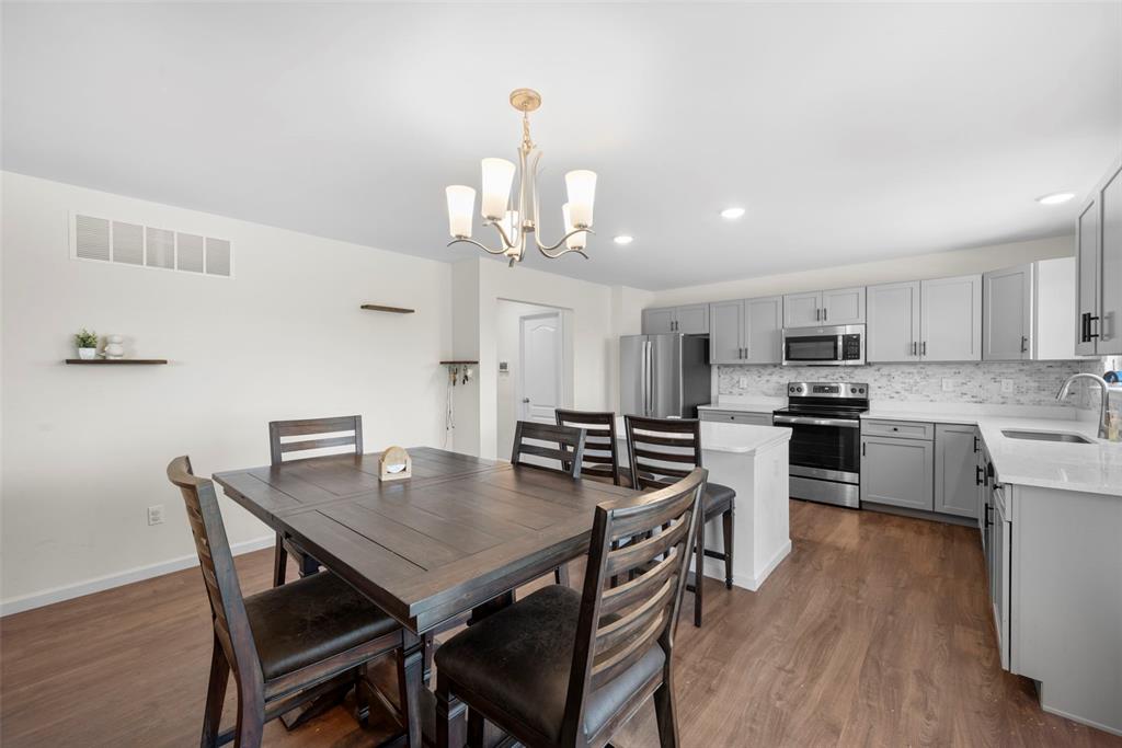 Moscow Mills, Missouri 63362, United States, 3 Bedrooms Bedrooms, ,3 BathroomsBathrooms,Residential,Pending,134290