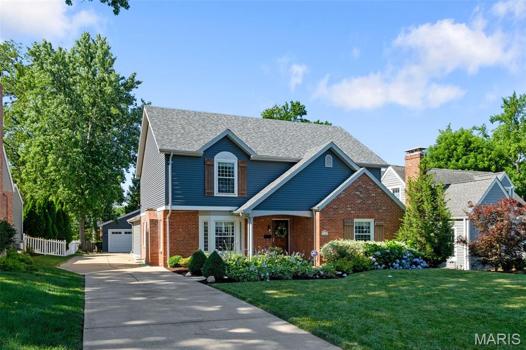 Kirkwood, Missouri 63122, United States, 4 Bedrooms Bedrooms, ,4 BathroomsBathrooms,Residential,Coming Soon,164166