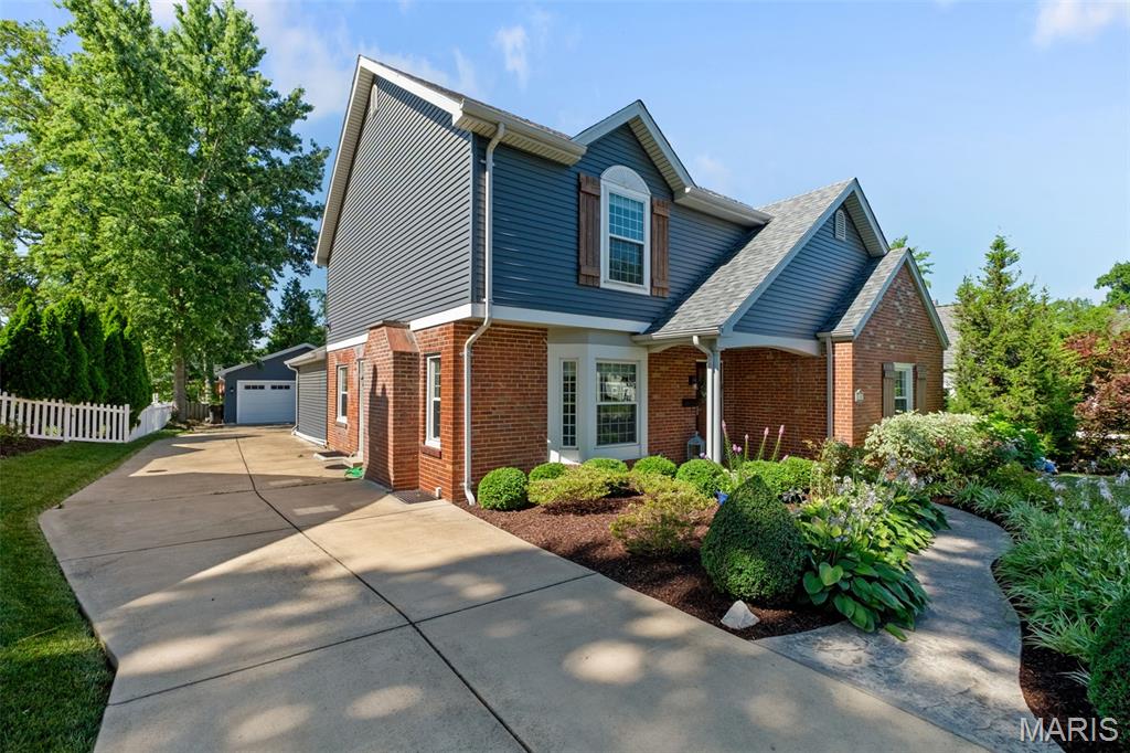 Kirkwood, Missouri 63122, United States, 4 Bedrooms Bedrooms, ,4 BathroomsBathrooms,Residential,Coming Soon,164166