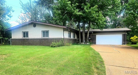 Photo of 740 Wilshire Drive, Florissant, MO 63033 (MLS # 26058229)
