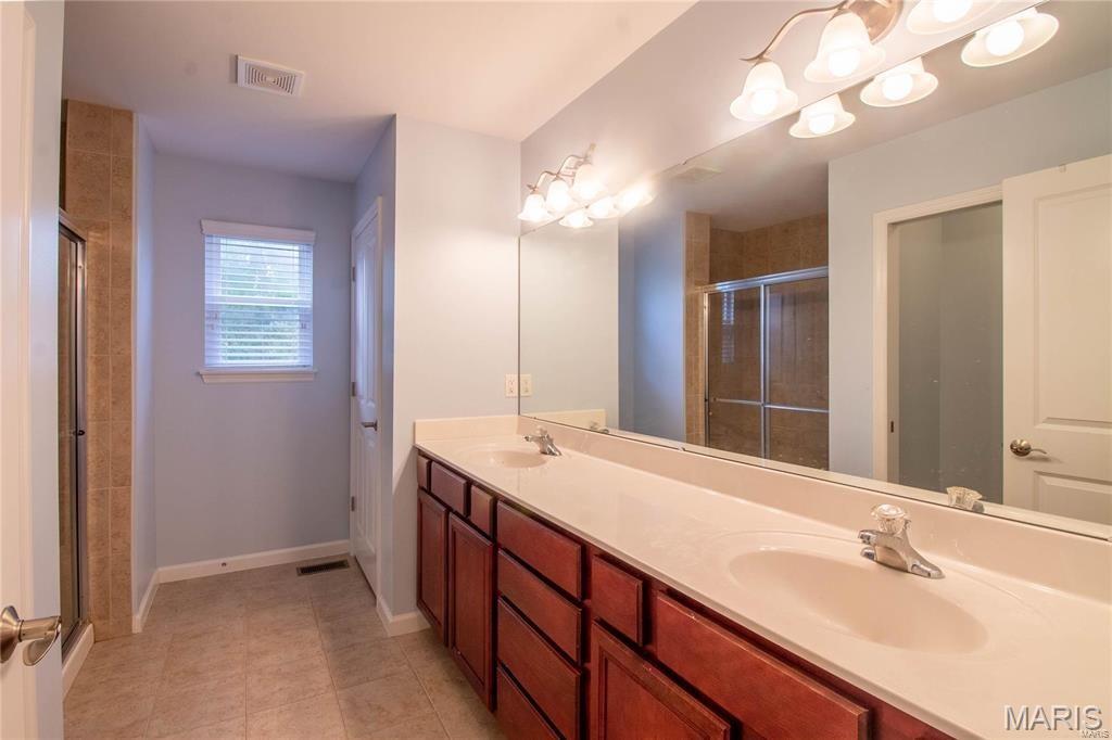 St Louis, Missouri 63139, United States, 3 Bedrooms Bedrooms, ,3 BathroomsBathrooms,Residential,Pending,149965