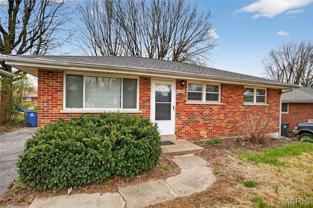 Photo of 1146 Reale Avenue, St John, MO 63138 (MLS # 26019628)