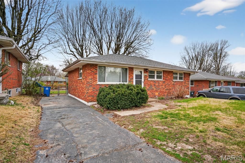 Photo of 1146 Reale Avenue, St John, MO 63138 (MLS # 26019628)