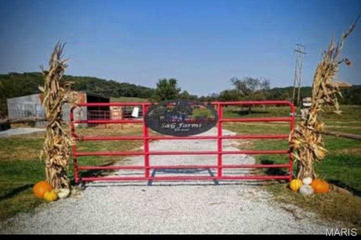 Photo 1 of 19 — 2073 Old Fredericktown Road, Farmington, MO 63640