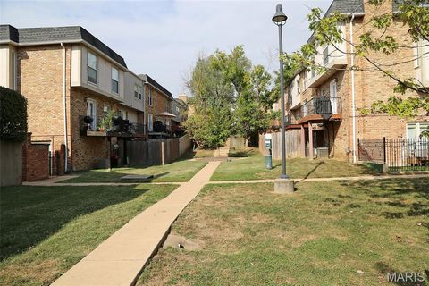 Tiny photo for 1150 Rue La Chelle Walk #1150, Creve Coeur, MO 63141 (MLS # 25071007)
