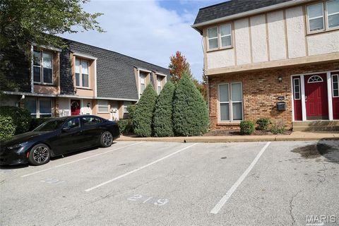 Tiny photo for 1150 Rue La Chelle Walk #1150, Creve Coeur, MO 63141 (MLS # 25071007)