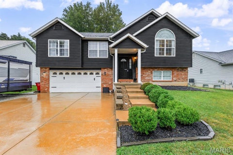 Photo of 104 Williamsburg Drive, Crystal City, MO 63019 (MLS # 26048751)