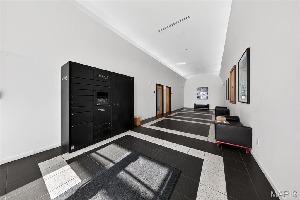 Photo of 1511 Locust Street #410, St Louis, MO 63103 (MLS # 25079544)