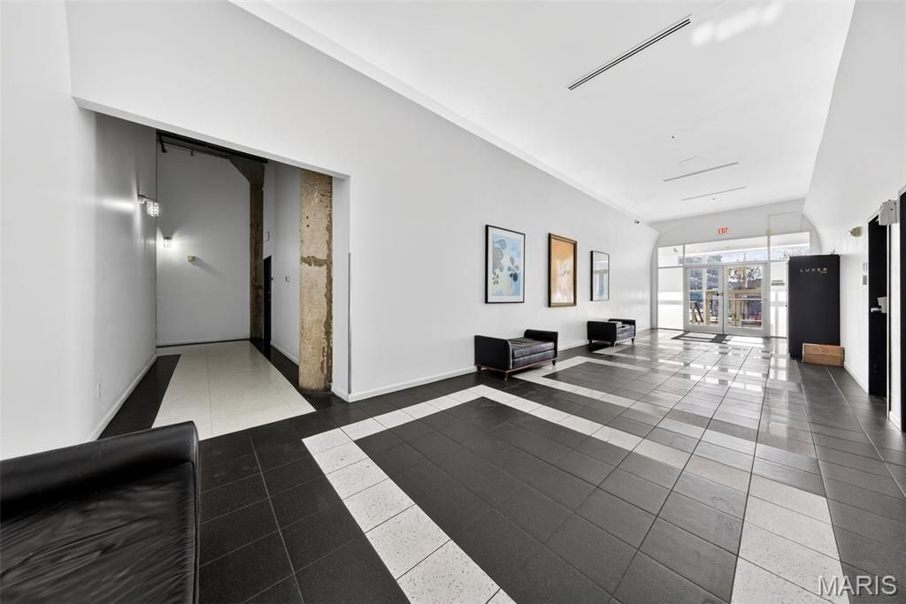 Photo of 1511 Locust Street #410, St Louis, MO 63103 (MLS # 25079544)