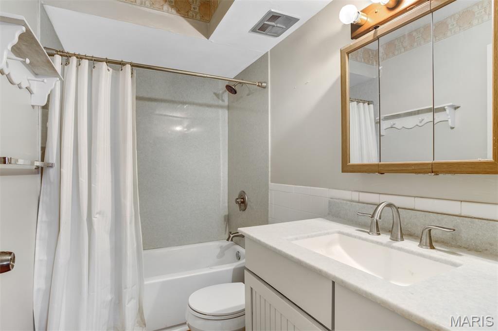 Chateau De Ville Sec 5 Condo - Residential