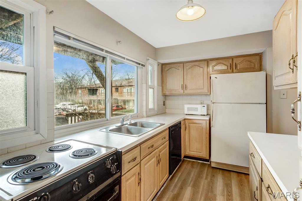 Chateau De Ville Sec 5 Condo - Residential