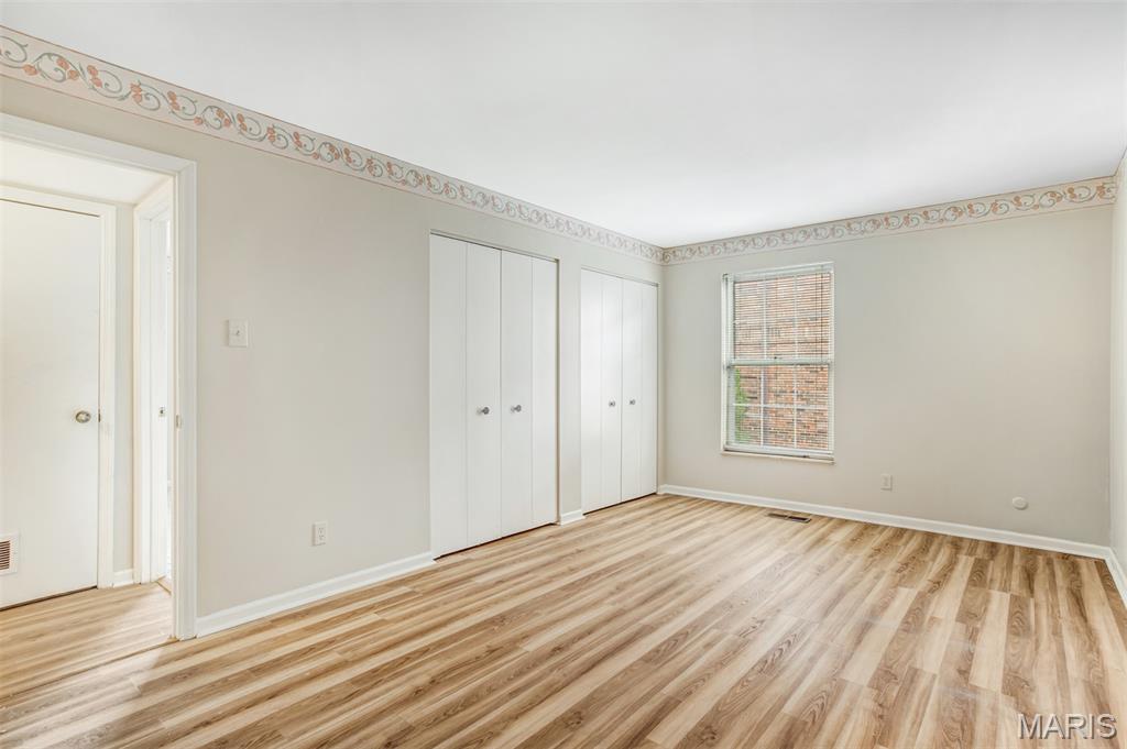 Chateau De Ville Sec 5 Condo - Residential