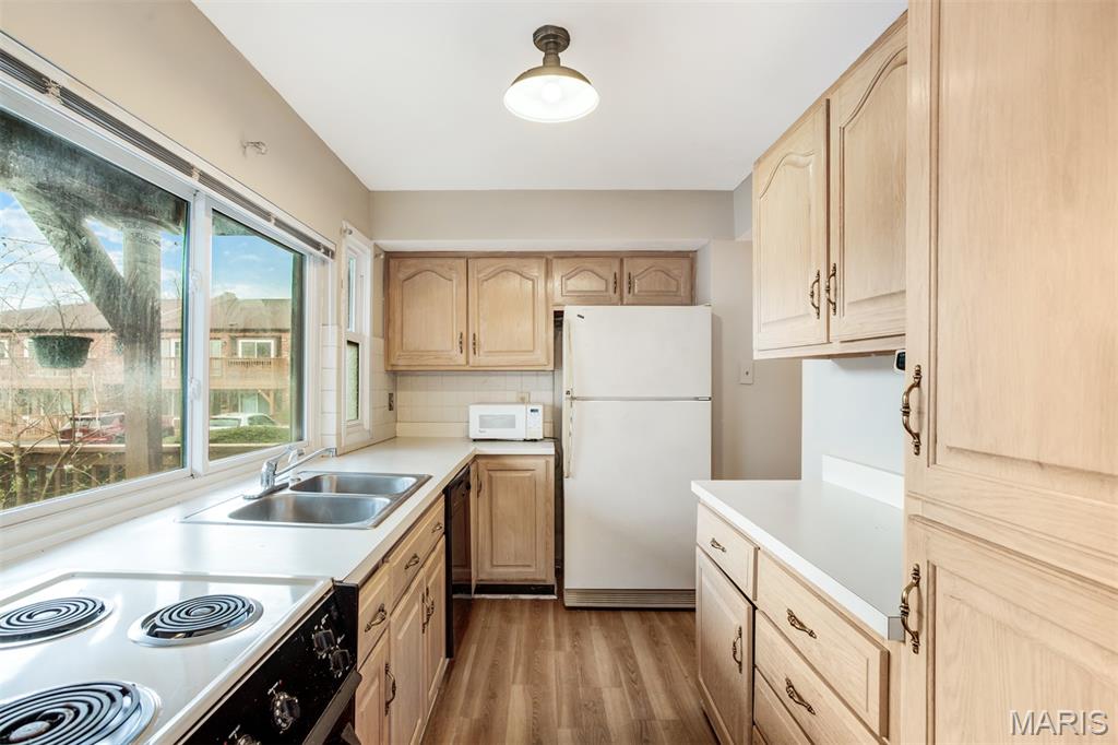 Chateau De Ville Sec 5 Condo - Residential