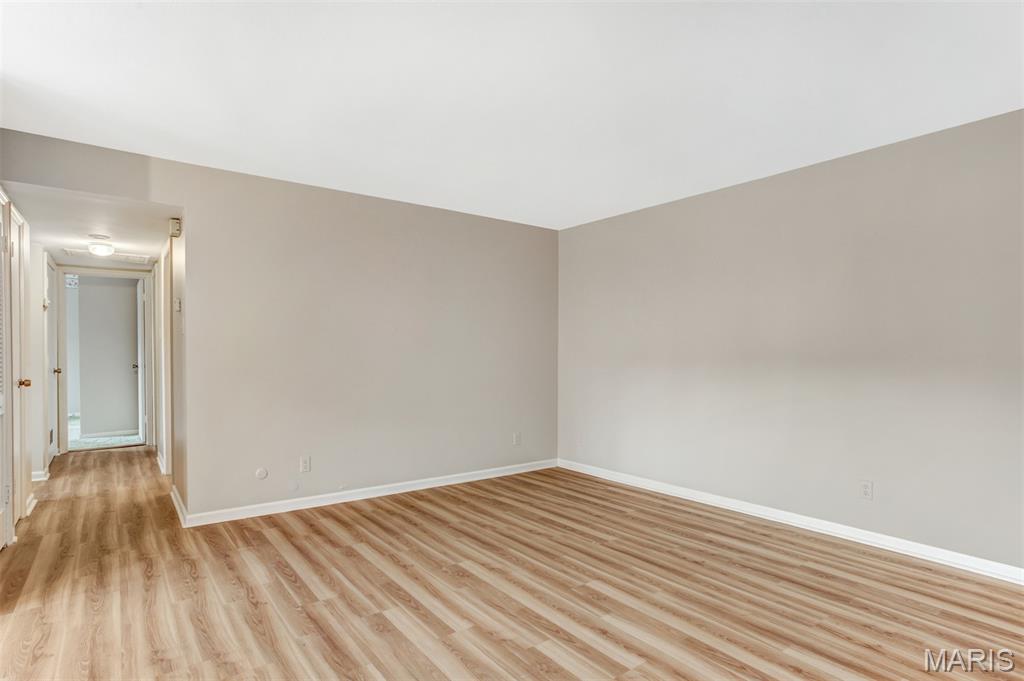 Chateau De Ville Sec 5 Condo - Residential