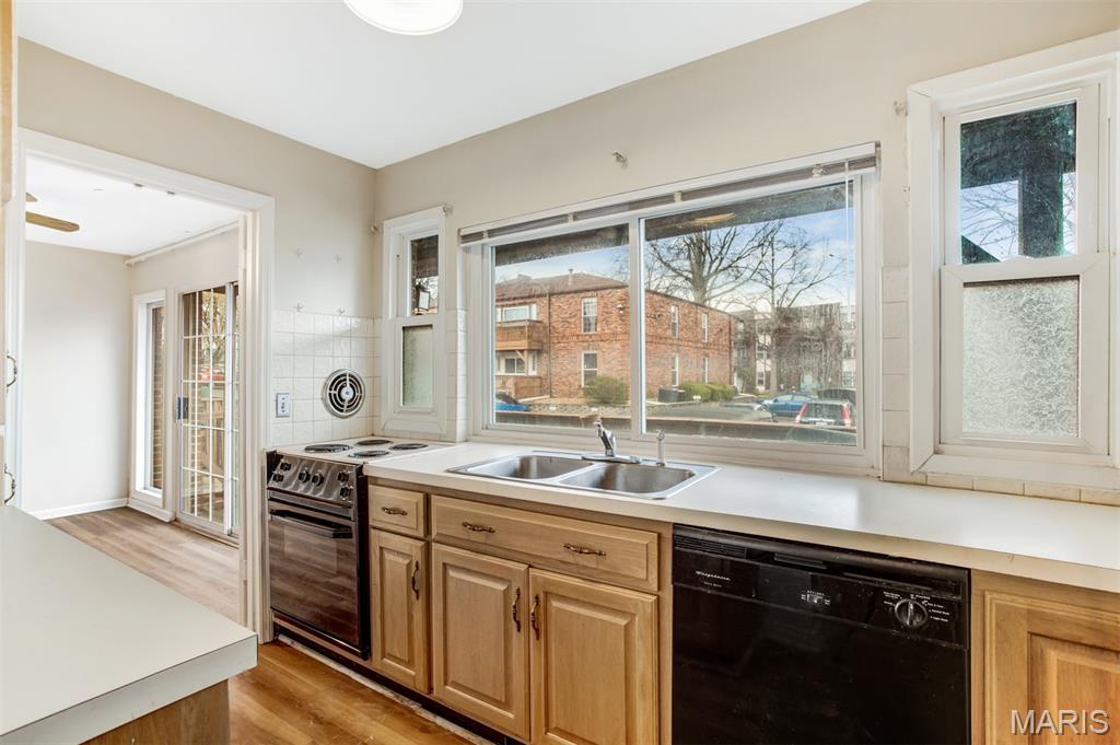 Chateau De Ville Sec 5 Condo - Residential