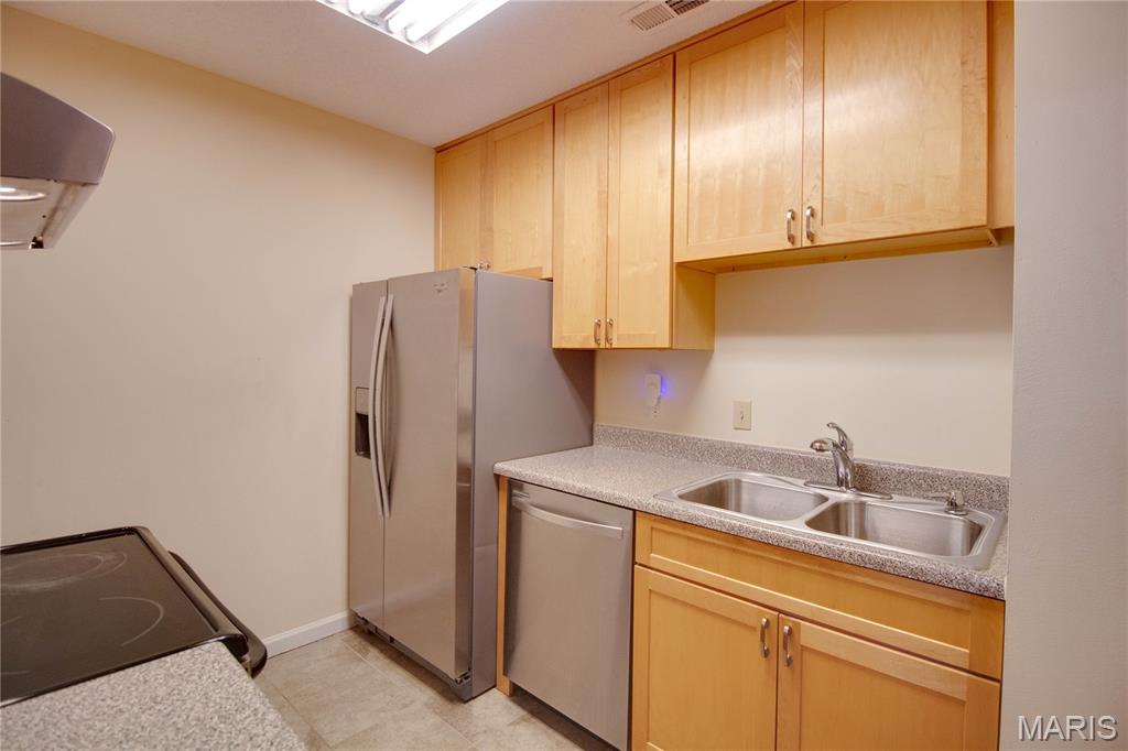 Brentwood Forest Condo Ph Eight - Residential