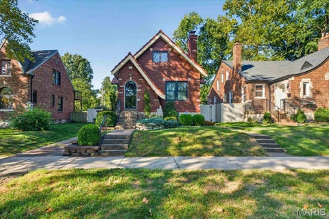Photo of 1071 Midland Boulevard, St Louis, MO 63130 (MLS # 26058653)