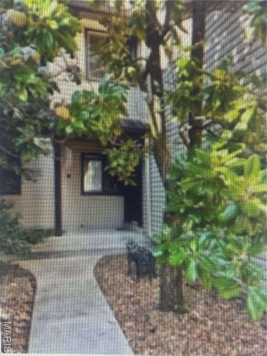 Charming 3 bed / 2.5 bath rental in desirable Parkway schools.
Galley kitchen with included appliances
Combo living/dining room with fireplace, opening to a bright sunroom
Partially finished lower level — ideal family room
Privacy fenced yard and 1-car garage
Washer and dryer available for tenant use
Community clubhouse, pool, and tennis courts
Available now.  $2,500/month, 12-month lease. Ready for immediate move-in. NO Pets and NO smoking. Contact listing agent for application details and to schedule a showing.