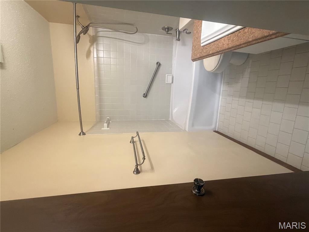 Westport Crossing Condo 1-D - Residential Lease