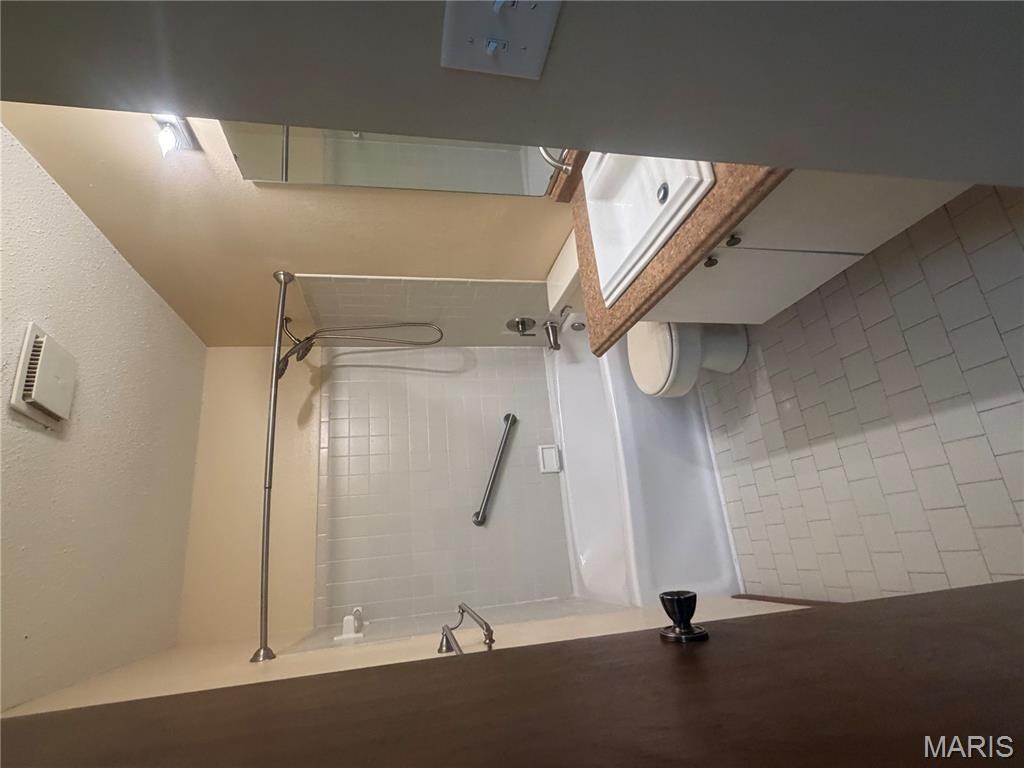 Westport Crossing Condo 1-D - Residential Lease