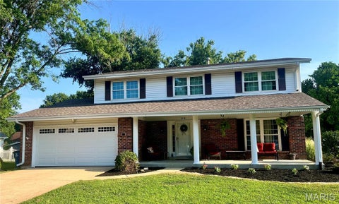 Photo of 815 Pine Village Court, Ballwin, MO 63021 (MLS # 26051645)